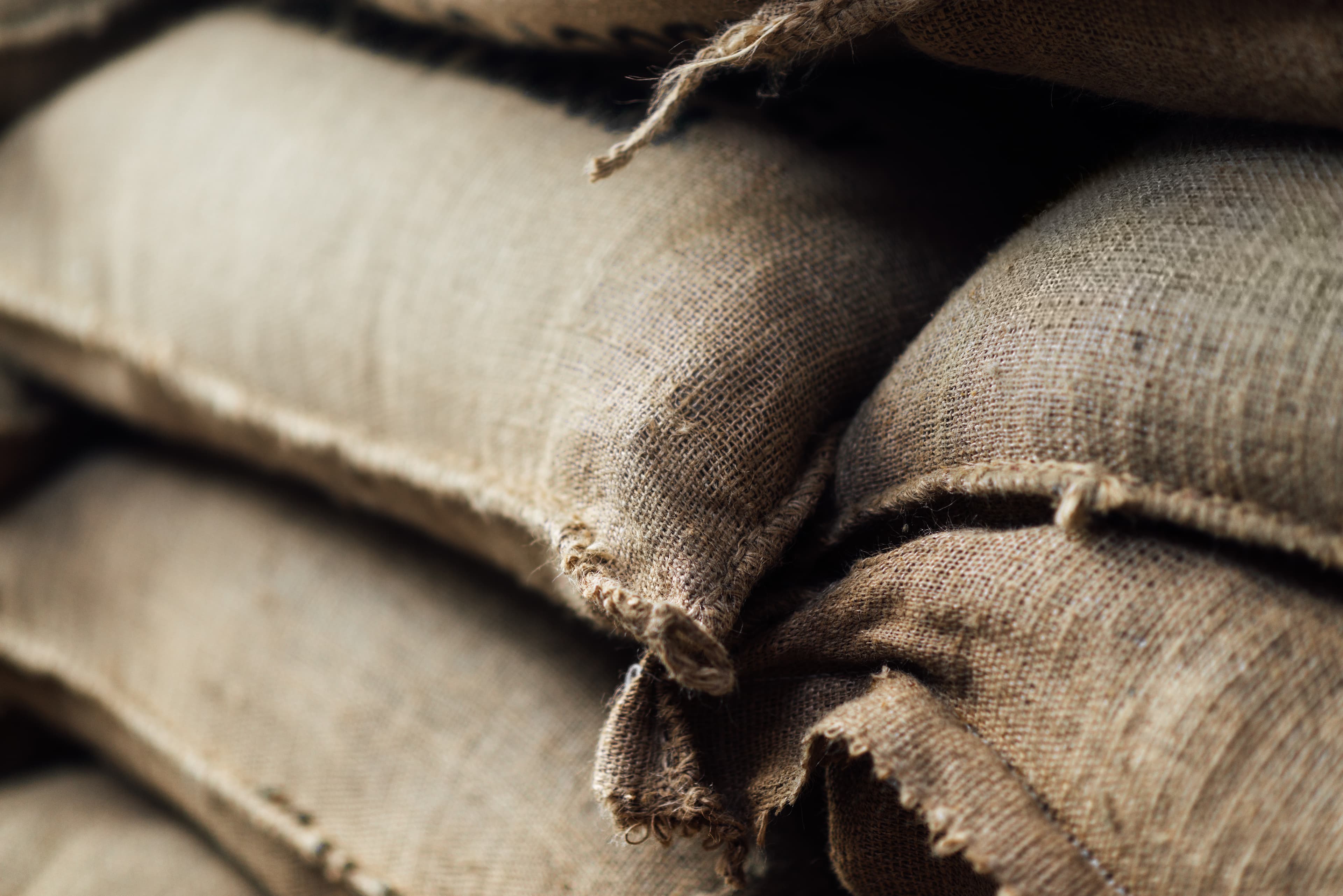 Close-up of Binola B-twill jute weave showing hessian texture